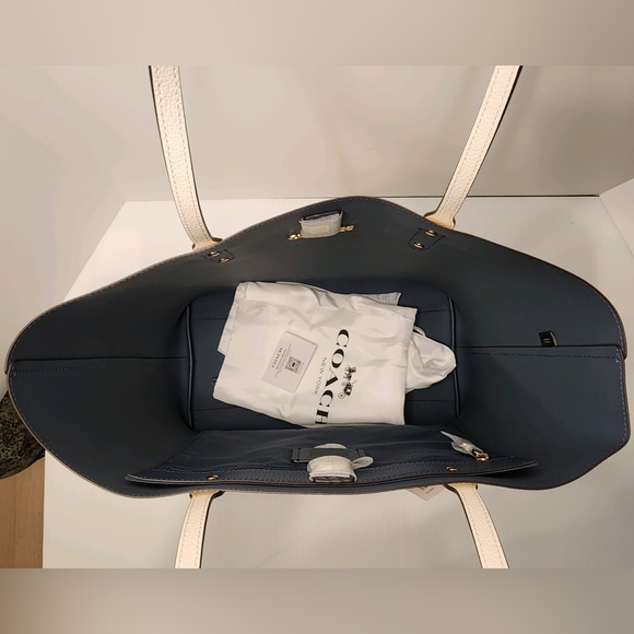 COACH LARGE Super Light Genuine Pebbled Leather TOWN TOTE Handbag - Picture 10 of 15